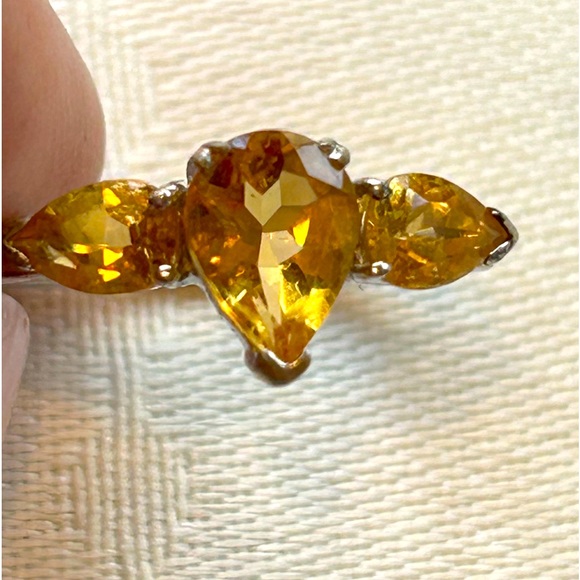 Topaz Pear Shaped Ring, flanked by 2 smaller Topaz🌟Price Drop🌟 - Picture 3 of 15